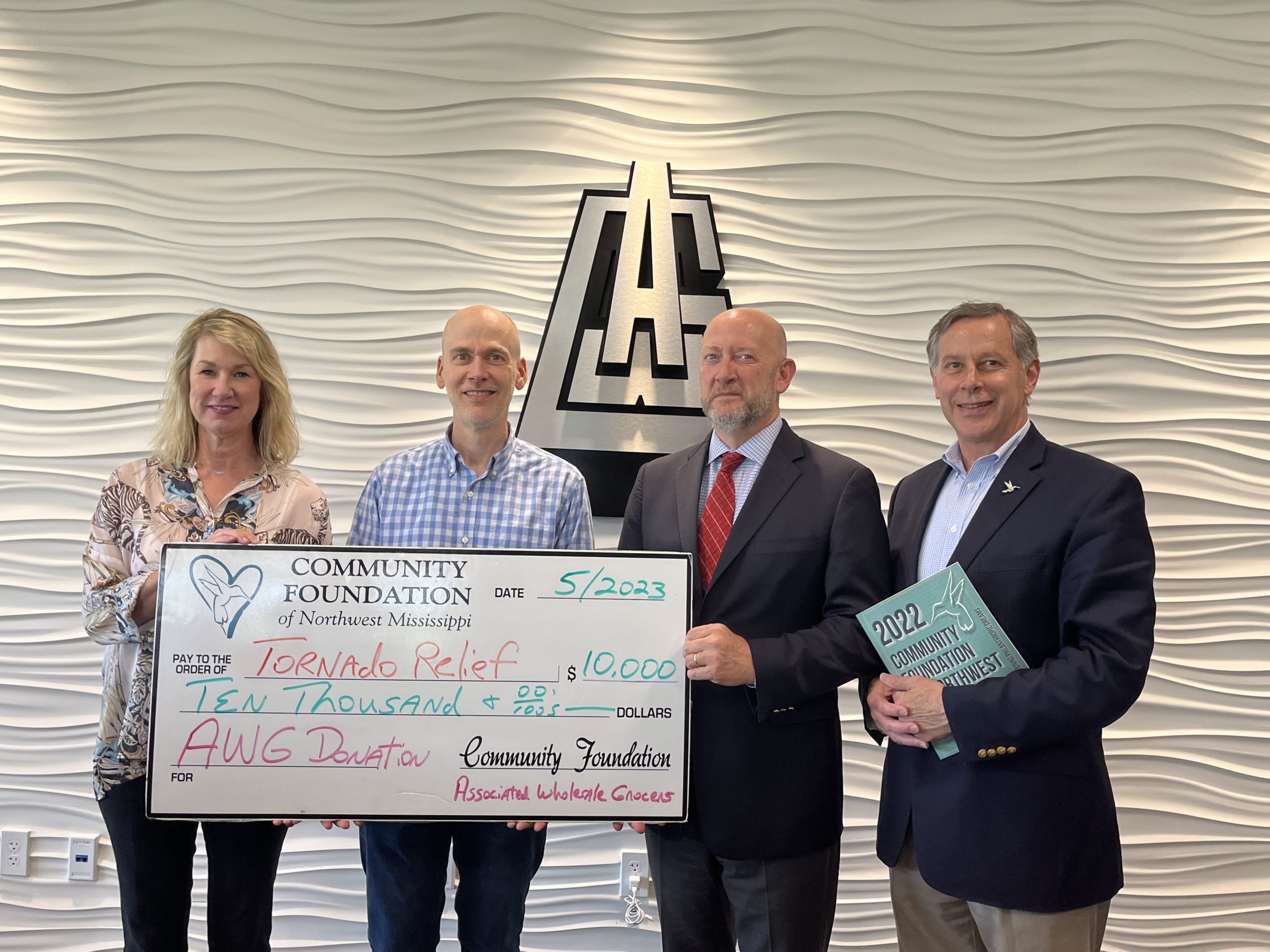 Associated Wholesale Grocers makes grant to the Community Foundation of Northwest Mississippi for tornado relief